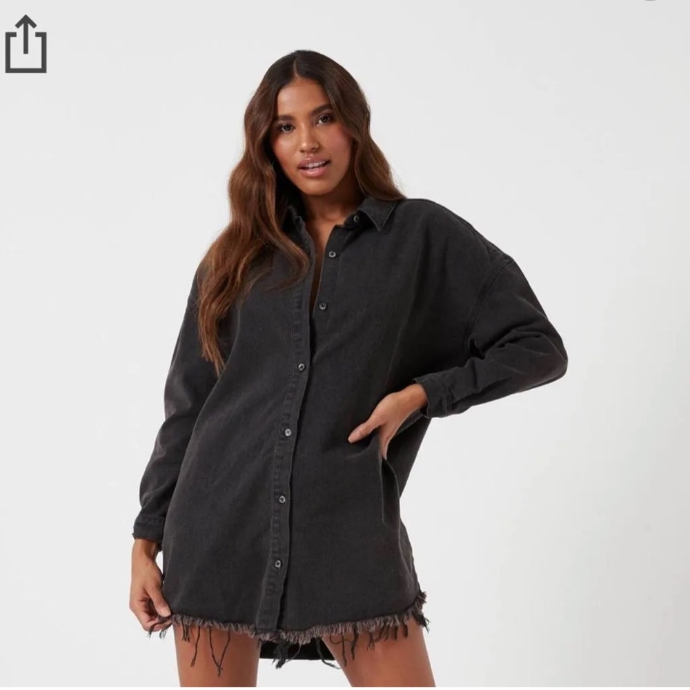 Plus Size Black Frayed Hem Denim Shirt Dress
Size: US 14 WORN ONLY ONCE